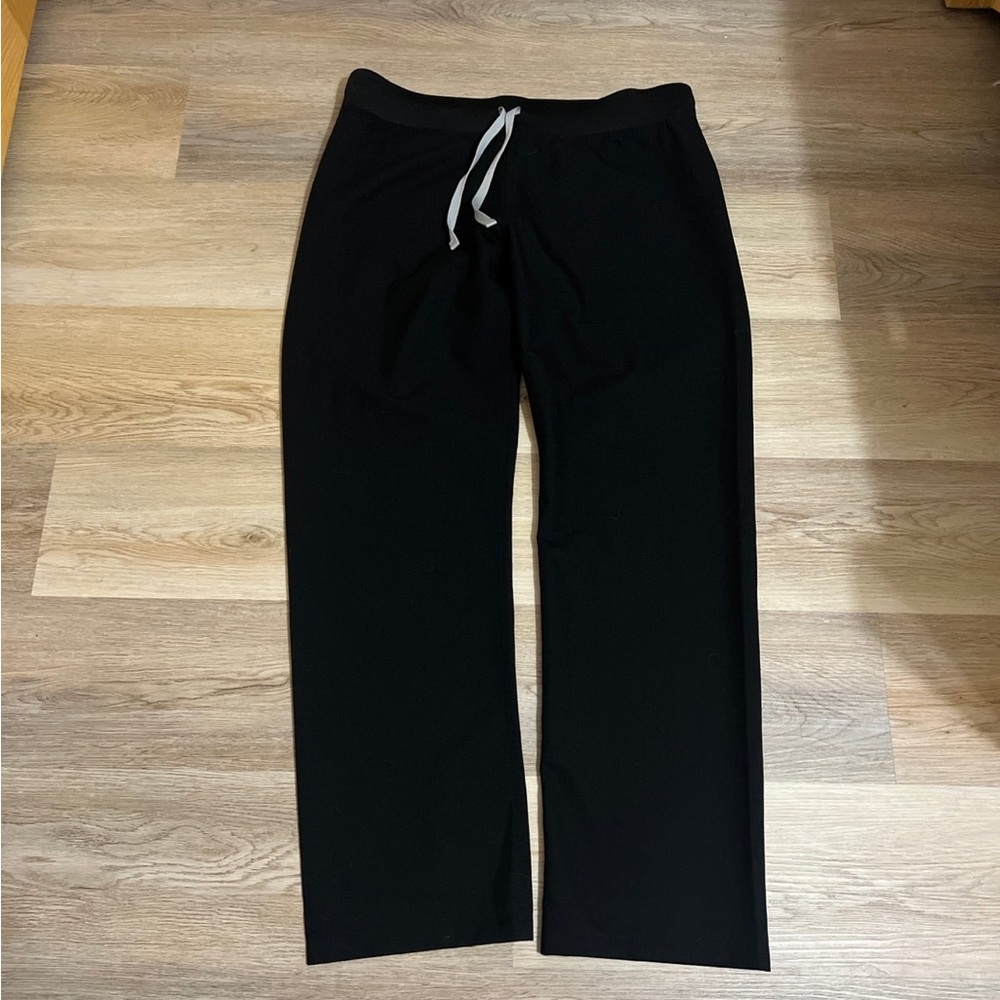Figs Livingston™ Black Basic Scrub Pants size Large